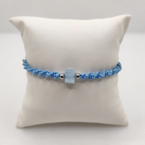 Bransoletka makramowa z akwamarynem