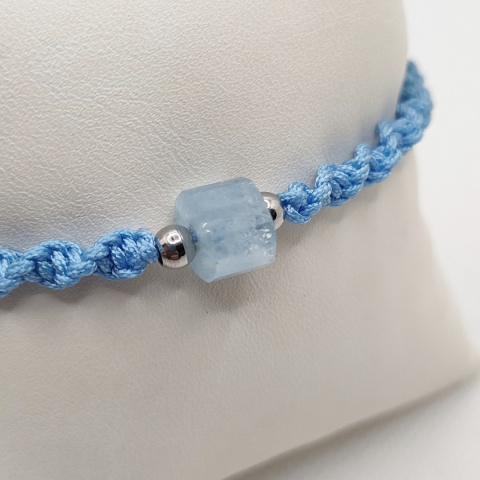 Bransoletka makramowa z akwamarynem