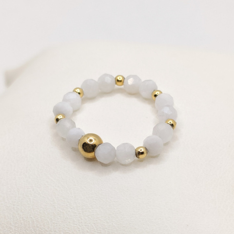 Pierścionek na gumce z kamieniami księżycowymi Pierścionek na gumce z kamieniami księżycowymi